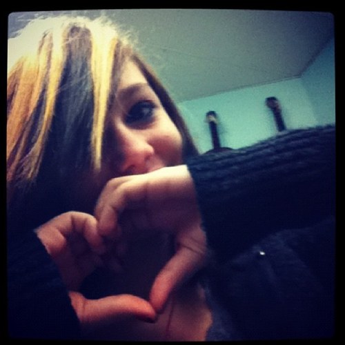 DawnDistruction's profile picture. Hai Der. You have managed to crawl here... uh... so yeah. I don't know bro. Follow me? I love PTV, SWS, BVB, and bands of that sort 3 baiiii!