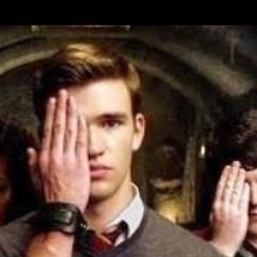 Hey guys! This is an account for house of anubis fans! Ill tweet about the show, and everything about house of anubis! I might also rant about it! Enjoy