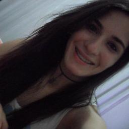 Sou aquela que confia em pessoas erradas, se apega muito facil, que e bipolar e que se sente amada e excluida ao mesmo tempo.