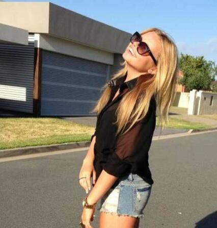 We adore that girl with the most class, yeah you know that girl? Well if ya don't its @AlliSimpson and shes flawless.