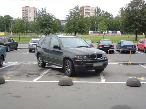 ThatBadDriver's profile picture. Cellphone in one hand, burger in the other, steering with my knee.