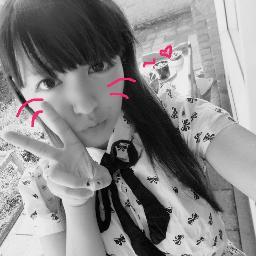 Hey im xiiao ying, just call me xi .
follow me, will i follow u back. 谢谢 .