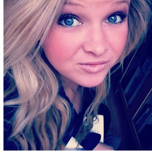 SUBTWEETsophie's profile picture. 