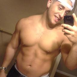 Rapper/Football player/Student...trying to do it bigger then sumos!! http://t.co/hCDVubqw63 Check the musika!!