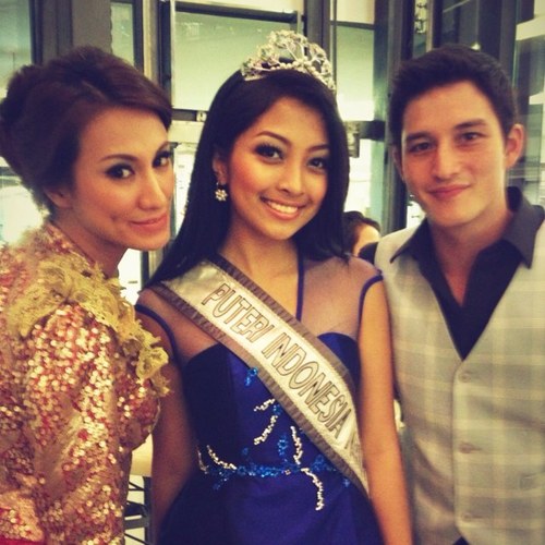 Official account's

PUTERI INDONESIA PARIWISATA 2011
PUTERI BERBAKAT 2011
PUTERI TERFAVORIT 2011
TOP 15 MISS ASIA-PACIFIC WORLD 2012