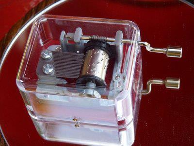 Menjual berbagai jenis Kotak Musik yang unik dan bernilai untuk dikoleksi atau dihadiahkan kepada orang terspesial. :)|085326304416  /pin BB 26987B48