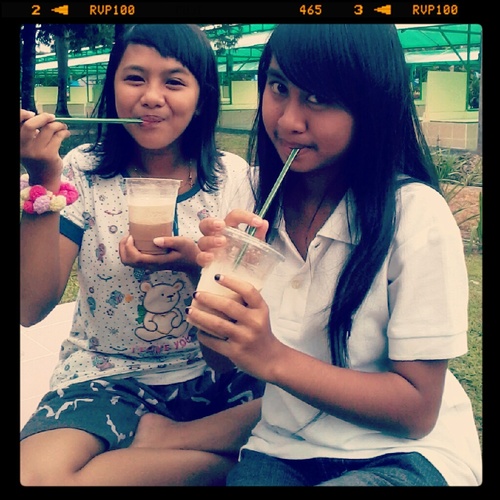 Kenangan indah itu bukan buat dilupakan, tapi dikenang ketika elu sudah bener-bener jauh dari hidup gue ƪ(♥•*⌣*•♥)