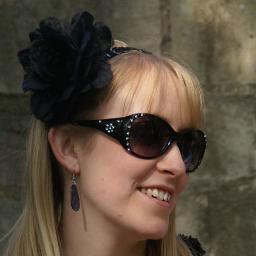 Freelance journalist. Shopahollic and huge Carrie Bradshaw fan. Like a cup of tea to start the day and a g and t to end it.