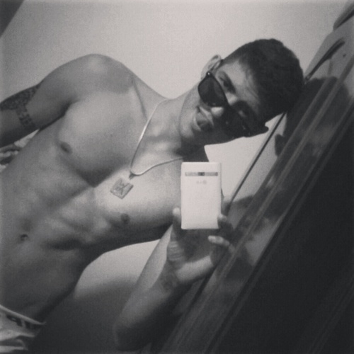 Vinicius Andrade/ 17 aninhos, #Solteiro&Ousado http://t.co/iWOkseHx #Escorpiano, #Tenso&Humorado.