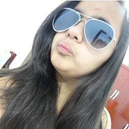 Sou Uma Menina Simpatica,Estudiosa,Alegre,twitteira,E Amo Muito Minha Família