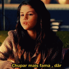 Sou a namorada do Jus10 por isso sou a mais bonita do mundo , ah e também comia miojo !
Gosto de pegar as roupas do lixo da Miley...