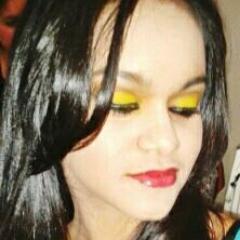 Futura licenciada. English teacher. Bailarina. Juicio pokã. Felizmente de novia y enamorada. :')