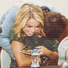Acordo me sentindo como um rocksttar levanto   ja de oculos vestido....@Lua_Blanco e @ChaySuede  Madrinhas: @SophiaMeleLua
@Lua_BlancoAndr e @Somic_world_