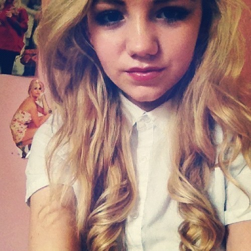 My names Ashleigh, but most people call me Leigh. HALLO.