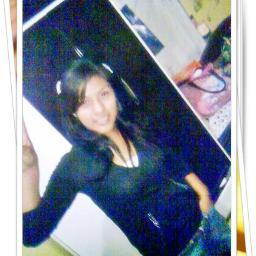 soy una chica q se distrae muy fácilmente con trivialidades me encanta ir al cine suelo ser un poco olvidadiza, tímida al principio pero re divertida (¬‿¬)