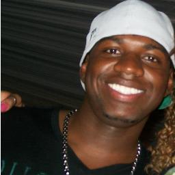 sorridente  e alegre sempre