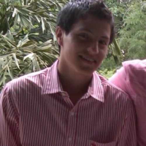 Estudiante y futuro gestor y director de negocios... El futbol mi pasion, madridista hasta el alma