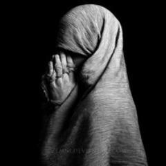 يا حي يا قيوم برحمتك أستغيث، لا تكلني إلي نفسي طرفة عين وأصلح لي شأني كله