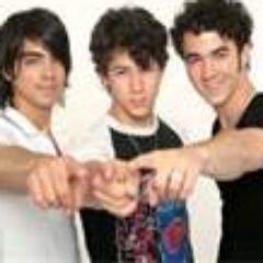 Fans de los JONAS ? No JONATICA SI , amando , defendiendo y adorando a los jonas las 24 horas del dia los 365 dias del año ! JONATICA DE CORAZON