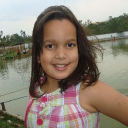 Eu sou uma menina linda muito inteligente estrovertida , muito carinhosa com o proximo e corinthiana ate a morte. E amo muito muito minha familia.....