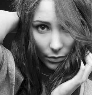 Estudiante de estética en CIFP Someso, enamorada del chocolate, la musica y con gran arte para patinar y pintarme las uñas.