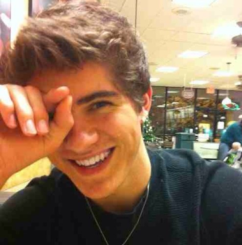 Hi guys! I'm Cody and I model for Abercrombie :) I love meeting new people so don't be shy ;) #followme