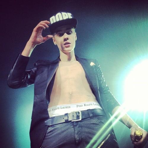 @justinbieber My life I can not describe in words, my love I can not say in words just say that you know is my LIFE and LOVE is my. LOVE. since:13/07/2011