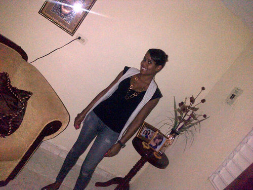 Soy una joven simpatica, sociable. Amable. No hay mucho que decir..