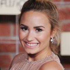 Caio mais fico forte, e me levanto como um arranha-céu e me torno inquebrável @ddlovato ♥ Since 10-01-12 ∞