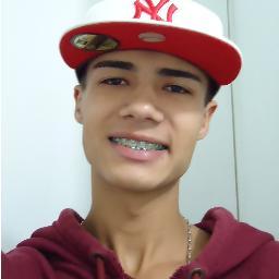 18 anos,leonino,uma pessoa enigmática,gosto de ser amigo de todo mundo,odeio pessoas falsas,sou legal com vc se vc for legal cmg.Parça de sangue @_Letiicia2 (: