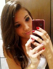 A trsiteza não existe. Quando estamos
tristes, é porque a felicidade voltou a
despistar-nos naquele longo caminho atrás
dela.