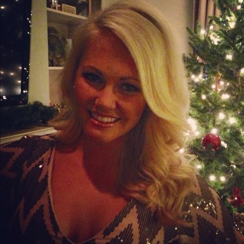 Momotional's profile picture. One day I was single and 27 and like two weeks later I was married with two kids. #momotional