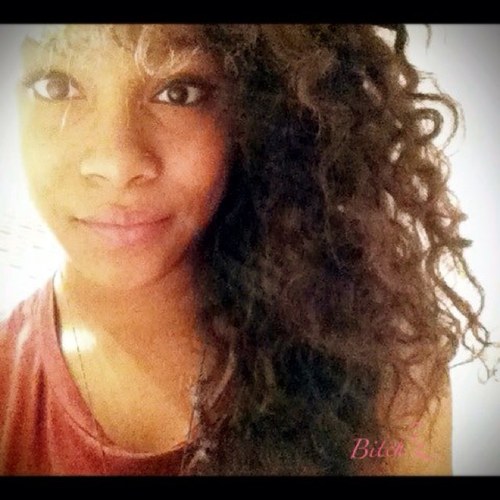 @Senorita_Breezy She follow u back.