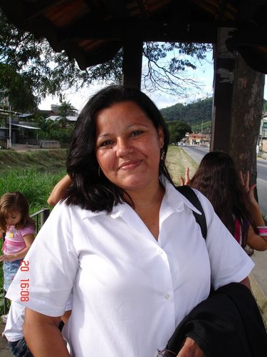 Sou evangélica,me considero uma pessoa alegre, amiga, meiga, gosto de fazer novas amizades. Amo minha família, etc.