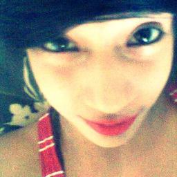 Uma garota chata, romântica, atenciosa , fiel, carinhosa, 
 verdadeira ... esa sou eu *-*!