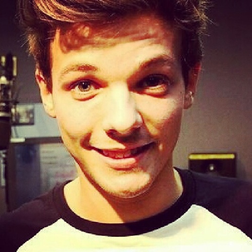 Hello...I'm a directioner fangirling over those 5boys