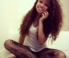 ti_nia bitch lol im goofy but follow my cuzin @thzmeehoe_ & im from flordia yanno 17 singleeeeee
