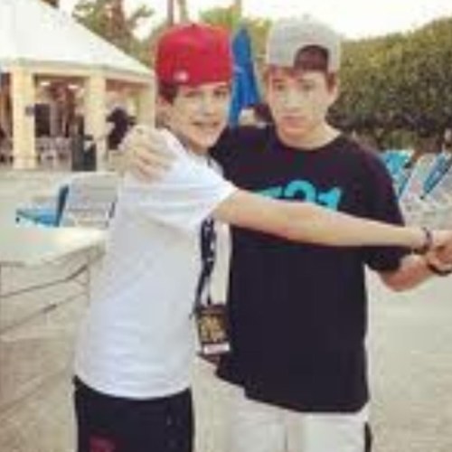 @AustinMahone @TheDylanHolland @TheRealPsanders @Janoskians @LittlecBeadles (: