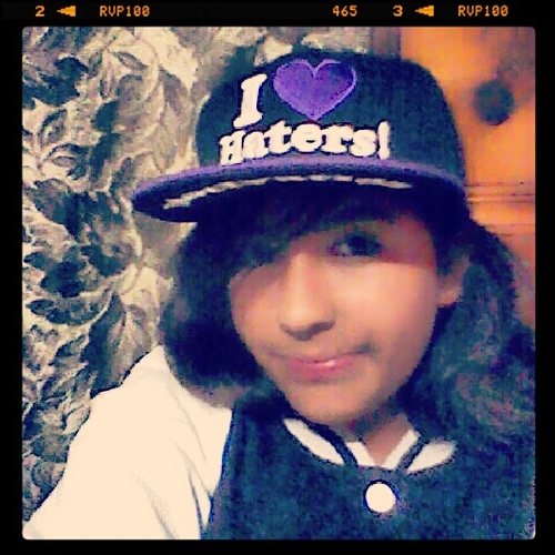 HEY im a belieber and if u have aproblem deal with it i love to play basketballball and football a lilbit and volleyball too #49 for life#Gaints for life#