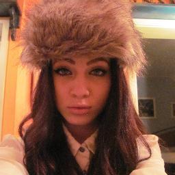 Loves fashion, modeling, makeup :)