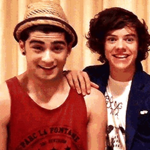 Zayn and harry bromance ❤ please follow me if u find them cute and please follow me ingenrel