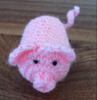 #haekelschwein von @yelliorange & @tastenspieler. Bin die kleine Schwester von @WilmaWuff und @greencharp. Twittere über mein Leben u. meine Artgenossen. #köln