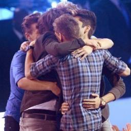 Updating One Direction! So Directioners join the club :) #DirectionerForever :) LotsOfLove Kim & Laura