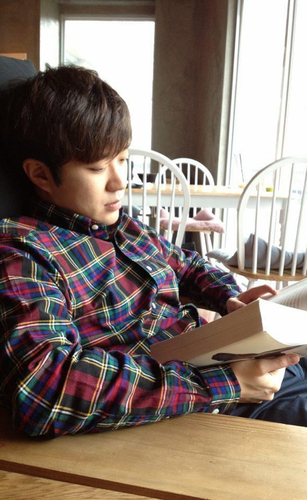 MWzzz's profile picture. 정민웅 / 31 / Doctoral Student in Communication at Michigan State University