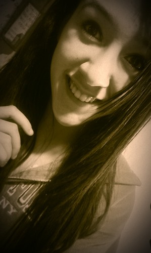 Hi im Tori(: follow me? I follow back(: