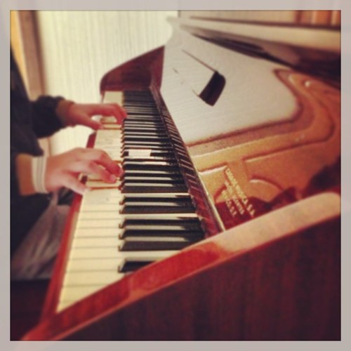 AloneUarenot's profile picture. i wanna change the world as we see it, i will die being proud of myself, helping. lets get big to make big things happen.
love always, alone never.