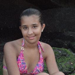 14 anos, gosto de sair com minhas amigas, gosto de balada, ouvir musica, coca cola, corinthiana, feliz... Nada mais a declarar (: