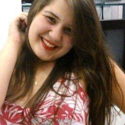 Estudante,16 anos,flamenguista,católica e apaixonada por música (: