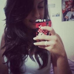 Sou uma garota muito retardada e desligada hehe  Amooo Comer e Andar de Sk8 hehe