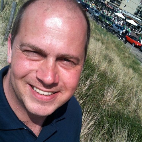 Bureau Zeker,Vier Maten, hardlopen, duiken. Tweets zijn op persoonlijke titel.